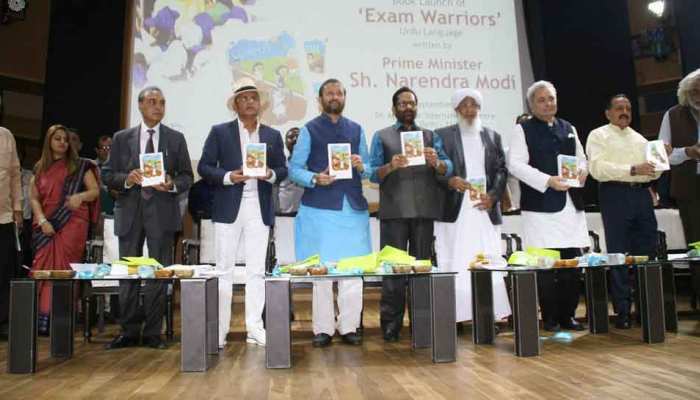 पीएम मोदी द्वारा लिखी किताब "एग्जाम वॉरियर्स" के उर्दू संस्करण का हुआ विमोचन पीएम मोदी द्वारा लिखी किताब "एग्जाम वॉरियर्स" के उर्दू संस्करण का हुआ विमोचन