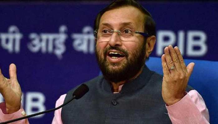 जावड़ेकर ने स्कूलों से कहा- सरकार के सामने 'हाथ फैलाने' की बजाय पूर्व छात्रों से लें मदद जावड़ेकर ने स्कूलों से कहा- सरकार के सामने 'हाथ फैलाने' की बजाय पूर्व छात्रों से लें मदद