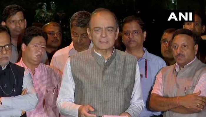पीएम मोदी ने की अर्थव्यवस्था की समीक्षा, जेटली बोले उम्मीद से बढ़कर रहेगी विकास की रफ्तार पीएम मोदी ने की अर्थव्यवस्था की समीक्षा, जेटली बोले उम्मीद से बढ़कर रहेगी विकास की रफ्तार
