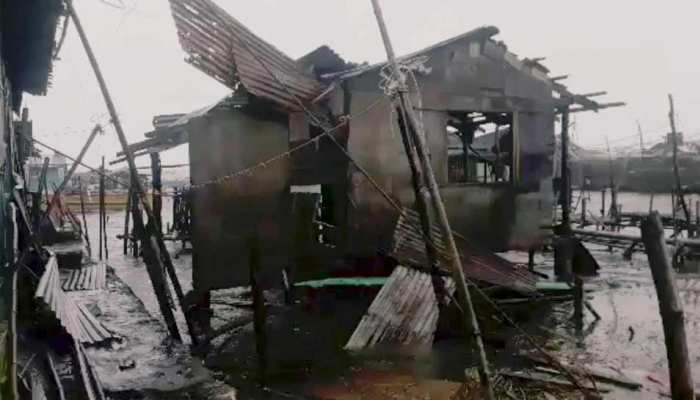 फिलीपींस: भीषण तूफान 'मंगखुत' के बाद भूस्खलन, 12 लोगों की मौत 6 लापता फिलीपींस: भीषण तूफान 'मंगखुत' के बाद भूस्खलन, 12 लोगों की मौत 6 लापता