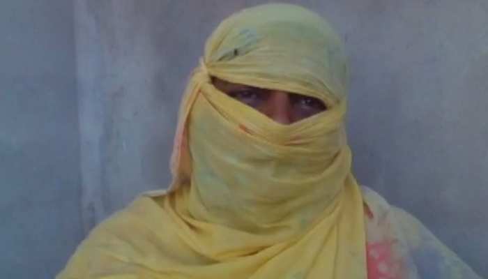 रेवाड़ी गैंगरेप: छलका पीड़िता के परिवार का दर्द, कहा- हमें मुआवजा नहीं, न्याय चाहिए रेवाड़ी गैंगरेप: छलका पीड़िता के परिवार का दर्द, कहा- हमें मुआवजा नहीं, न्याय चाहिए