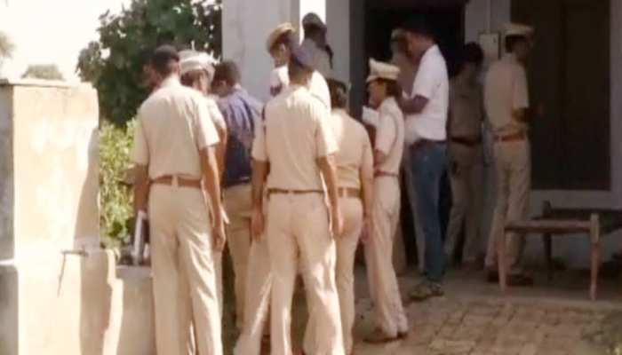रेवाड़ी गैंगरेप: पुलिस ने 3 अन्य को किया गिरफ्तार, तीनों ने वारदात में की थी दुष्कर्मियों की मदद रेवाड़ी गैंगरेप: पुलिस ने 3 अन्य को किया गिरफ्तार, तीनों ने वारदात में की थी दुष्कर्मियों की मदद