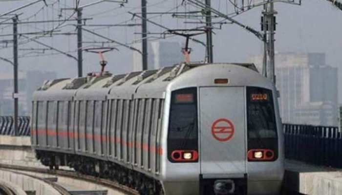 एयरपोर्ट मेट्रो के टिकट के लिए नहीं लगानी होगी लाइन, QR कोड से मिल जाएगा टिकट एयरपोर्ट मेट्रो के टिकट के लिए नहीं लगानी होगी लाइन, QR कोड से मिल जाएगा टिकट