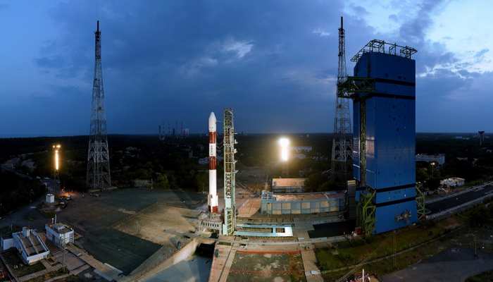 VIDEO: आज इतिहास रचने को तैयार है ISRO, यहां देखिए PSLV-C42 की लाइव लॉचिंग VIDEO: आज इतिहास रचने को तैयार है ISRO, यहां देखिए PSLV-C42 की लाइव लॉचिंग