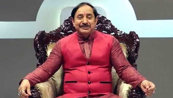 ड्राईक्लीन की दुकान पर काम करने वाले आसिफ की 'आशु भाई गुरुजी' बनने की कलंक कथा! ड्राईक्लीन की दुकान पर काम करने वाले आसिफ की 'आशु भाई गुरुजी' बनने की कलंक कथा!