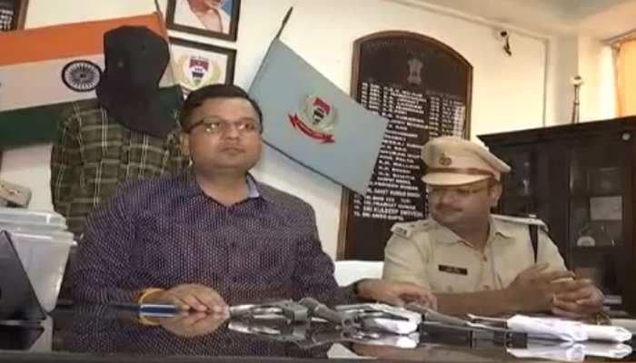 रांचीः ऑटोमोबाइल इंजीनियर की हत्या की गुत्थी सुलझी, प्रेमिका के भाई ने रची थी साजिश रांचीः ऑटोमोबाइल इंजीनियर की हत्या की गुत्थी सुलझी, प्रेमिका के भाई ने रची थी साजिश
