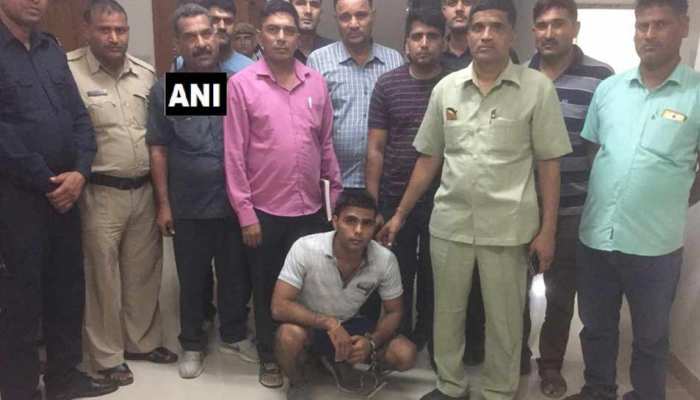 हरियाणा: रेवाड़ी गैंगरेप कांड का मुख्य आरोपी गिरफ्तार, दो अभी भी फरार हरियाणा: रेवाड़ी गैंगरेप कांड का मुख्य आरोपी गिरफ्तार, दो अभी भी फरार