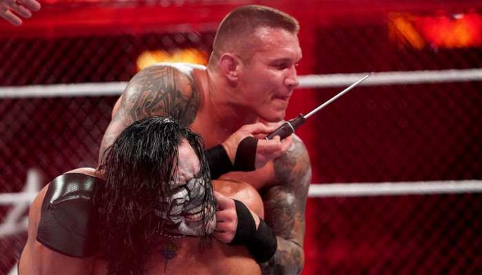 VIDEO: WWE में हुई 'खूनी जंग', रैंडी ऑर्टन ने जैफ हार्डी के छिदे कान में घुमा दिया पेचकस VIDEO: WWE में हुई 'खूनी जंग', रैंडी ऑर्टन ने जैफ हार्डी के छिदे कान में घुमा दिया पेचकस