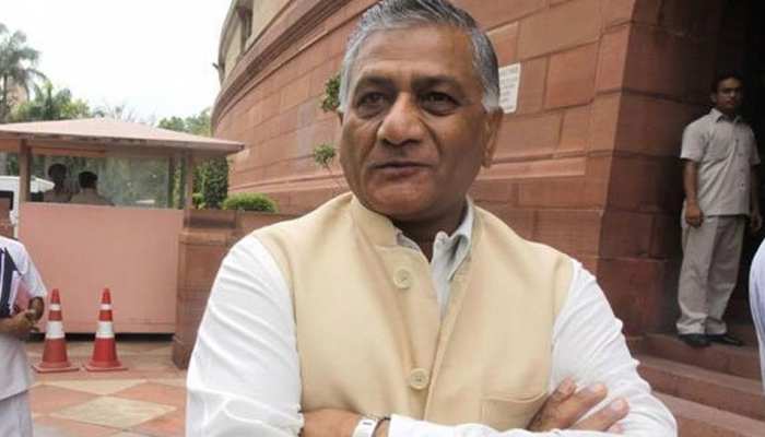 पाकिस्तान में अब भी सेना का शासन: वी के सिंह पाकिस्तान में अब भी सेना का शासन: वी के सिंह