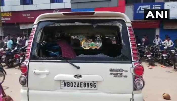 पश्चिम बंगाल में प्रदेशाध्यक्ष दिलीप घोष पर हमले के बाद BJP का धरना-प्रदर्शन, लाठीचार्ज पश्चिम बंगाल में प्रदेशाध्यक्ष दिलीप घोष पर हमले के बाद BJP का धरना-प्रदर्शन, लाठीचार्ज