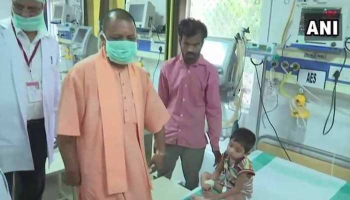 पीएम मोदी के जन्मदिन पर सीएम योगी ने गोरखपुर में किया अस्पतालों का दौरा पीएम मोदी के जन्मदिन पर सीएम योगी ने गोरखपुर में किया अस्पतालों का दौरा