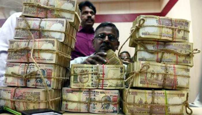 नोटबंदी में 10 बड़े बैंकों ने बदले थे नोट, राजनीतिक पार्टियों के इशारों पर हुआ सब 'खेल' नोटबंदी में 10 बड़े बैंकों ने बदले थे नोट, राजनीतिक पार्टियों के इशारों पर हुआ सब 'खेल'