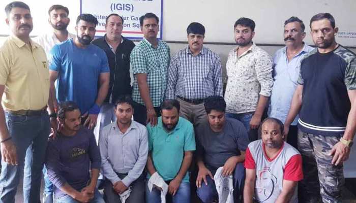 ONGC में असिस्टेंट इंजीनियर की नौकरी दिलाने के नाम पर करते थे ठगी, रैकेट का हुआ भंडाफोड़ ONGC में असिस्टेंट इंजीनियर की नौकरी दिलाने के नाम पर करते थे ठगी, रैकेट का हुआ भंडाफोड़