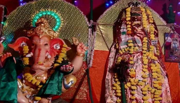 महाराष्ट्र: सांप्रदायिक हिंसा से ग्रस्त गांव अब साथ मना रहा गणेशोत्सव और मुहर्रम महाराष्ट्र: सांप्रदायिक हिंसा से ग्रस्त गांव अब साथ मना रहा गणेशोत्सव और मुहर्रम