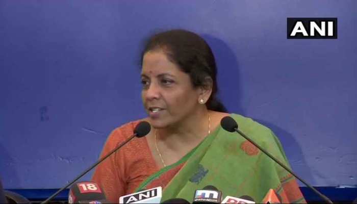 सिद्धू के PAK आर्मी चीफ के गले मिलने पर बोलीं रक्षा मंत्री, 'काश उन्होंने इससे परहेज किया होता' सिद्धू के PAK आर्मी चीफ के गले मिलने पर बोलीं रक्षा मंत्री, 'काश उन्होंने इससे परहेज किया होता'