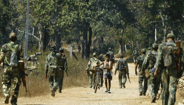एक करोड़ के इनामी नक्सली आकाश के लिए तीन राज्यों की पुलिस ने कसी कमर एक करोड़ के इनामी नक्सली आकाश के लिए तीन राज्यों की पुलिस ने कसी कमर