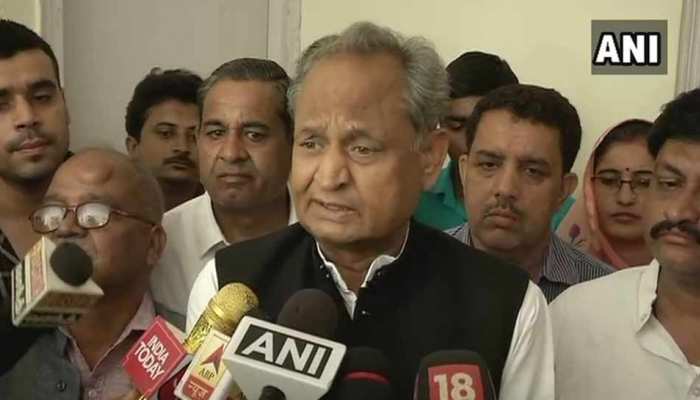 दर-दर जाकर चंदा इकट्ठा करेगी कांग्रेस, 10 लाख बूथों से जुटाए जाएंगे 500 करोड़ दर-दर जाकर चंदा इकट्ठा करेगी कांग्रेस, 10 लाख बूथों से जुटाए जाएंगे 500 करोड़