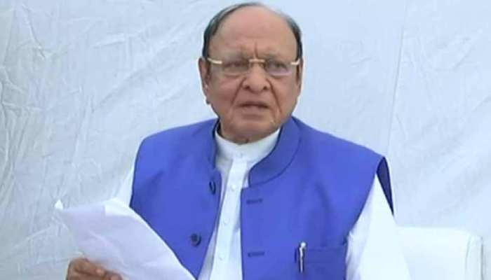 गुजरात के पूर्व सीएम शंकर सिंह वाघेला राजनीति में फिर लौटे, मोदी सरकार पर साधा निशाना गुजरात के पूर्व सीएम शंकर सिंह वाघेला राजनीति में फिर लौटे, मोदी सरकार पर साधा निशाना