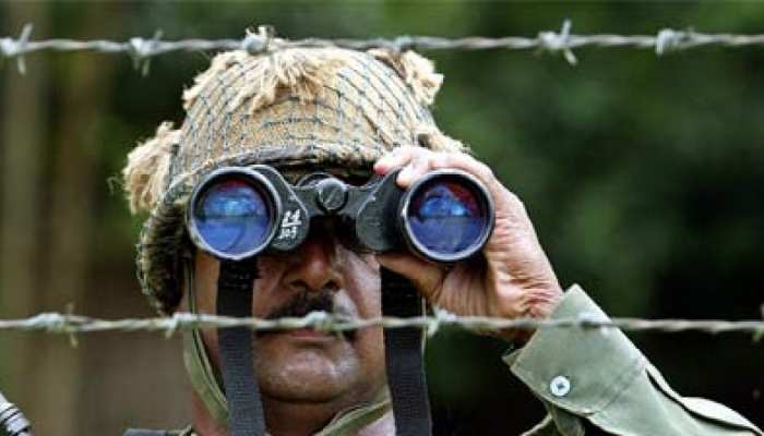 घास काटकर लौट रहे जवानों पर पाकिस्तान ने की फायरिंग, BSF का एक सिपाही लापता घास काटकर लौट रहे जवानों पर पाकिस्तान ने की फायरिंग, BSF का एक सिपाही लापता
