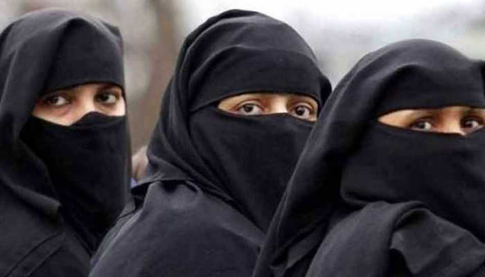 ट्रिपल तलाक पर अध्यादेश लाएगी केंद्र सरकार, कैबिनेट की बैठक में मिली मंजूरी ट्रिपल तलाक पर अध्यादेश लाएगी केंद्र सरकार, कैबिनेट की बैठक में मिली मंजूरी