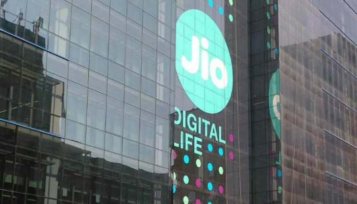 Jio का बंपर ऑफर, 3 महीने तक फ्री मिलेगा GigaFiber सर्विस, मिलेगा इतना कुछ Jio का बंपर ऑफर, 3 महीने तक फ्री मिलेगा GigaFiber सर्विस, मिलेगा इतना कुछ