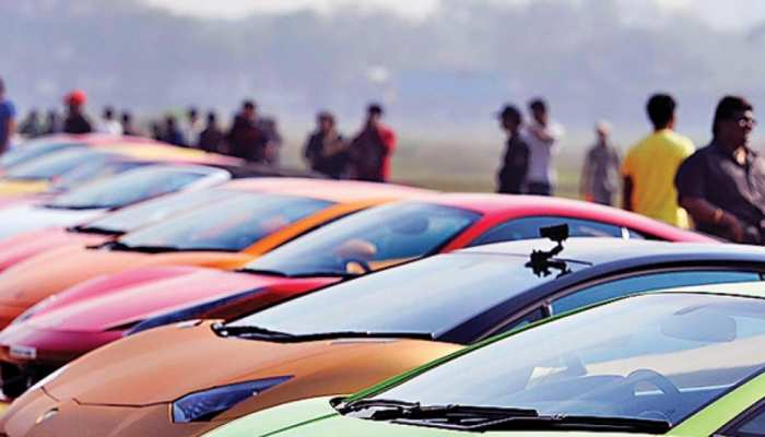 CAR-फोन हो सकते हैं महंगे, सरकार कर रही इम्पोर्ट ड्यूटी बढ़ाने-आयात पर पाबंदी लगाने की तैयारी CAR-फोन हो सकते हैं महंगे, सरकार कर रही इम्पोर्ट ड्यूटी बढ़ाने-आयात पर पाबंदी लगाने की तैयारी