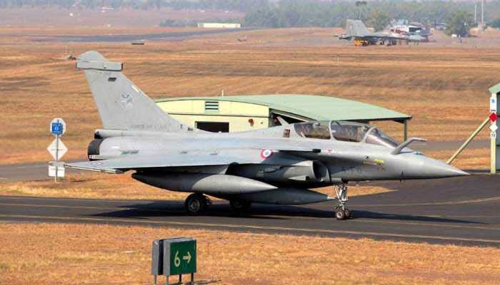 राफेल मामले पर कैग से मिले कांग्रेस नेता, समयबद्ध ऑडिट की मांग की राफेल मामले पर कैग से मिले कांग्रेस नेता, समयबद्ध ऑडिट की मांग की