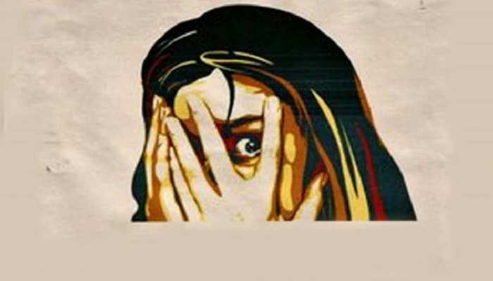अमेरिकी सर्जन और उसकी प्रेमिका पर लगा मरीजों से दुष्कर्म का आरोप अमेरिकी सर्जन और उसकी प्रेमिका पर लगा मरीजों से दुष्कर्म का आरोप