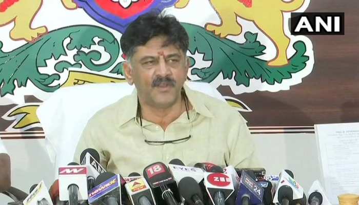 ED की कार्रवाई पर मंत्री डीके शिवकुमार बोले, 'कायर नहीं हूं जो भाग जाऊं, परिणाम भुगतने को तैयार' ED की कार्रवाई पर मंत्री डीके शिवकुमार बोले, 'कायर नहीं हूं जो भाग जाऊं, परिणाम भुगतने को तैयार'