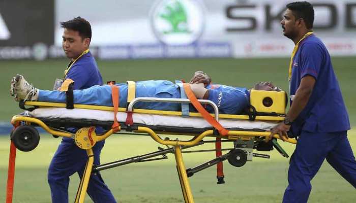 Asia Cup 2018: हार्दिक पांड्या को चोट लगी, स्ट्रेचर पर मैदान से बाहर ले जाए गए, खेलना तय नहीं Asia Cup 2018: हार्दिक पांड्या को चोट लगी, स्ट्रेचर पर मैदान से बाहर ले जाए गए, खेलना तय नहीं