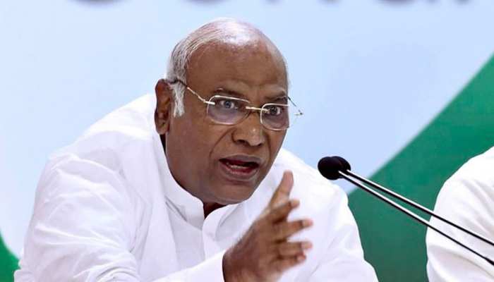 मल्लिकार्जुन खड़गे ने एक बार फिर किया लोकपाल चयन समिति की बैठक का बहिष्कार मल्लिकार्जुन खड़गे ने एक बार फिर किया लोकपाल चयन समिति की बैठक का बहिष्कार