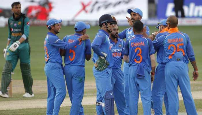 INDvsPAK : भारत के सामने हांगकांग के ओपनर्स से भी कमजोर साबित हुई पाकिस्तान की टीम INDvsPAK : भारत के सामने हांगकांग के ओपनर्स से भी कमजोर साबित हुई पाकिस्तान की टीम