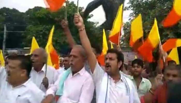सवर्ण संगठनों ने पटना में बीजेपी कार्यालय को घेरा, दी आंदोलन की चेतावनी सवर्ण संगठनों ने पटना में बीजेपी कार्यालय को घेरा, दी आंदोलन की चेतावनी