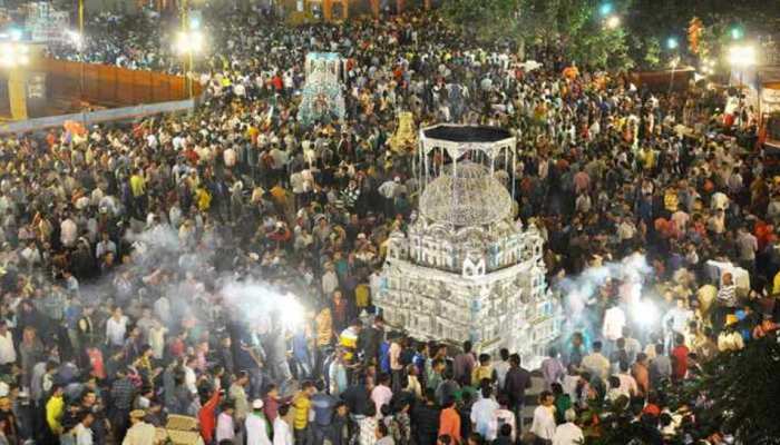 मुस्लिम उलेमा और नेताओं ने की अपील, 'मोहर्रम के जुलूस में न ले जाएं हथियार' मुस्लिम उलेमा और नेताओं ने की अपील, 'मोहर्रम के जुलूस में न ले जाएं हथियार'