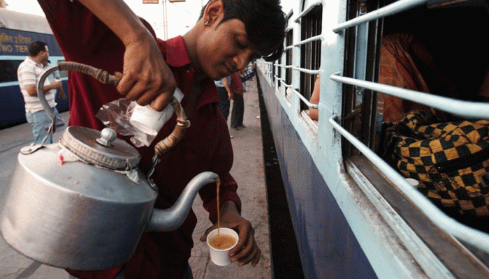 TRAIN में मिलने वाली चाय-कॉफी हो गई महंगी, जानें IRCTC ने कितने बढ़ा दिए दाम TRAIN में मिलने वाली चाय-कॉफी हो गई महंगी, जानें IRCTC ने कितने बढ़ा दिए दाम