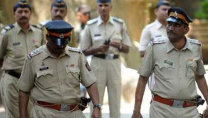 धौलपुर: ट्रोला चालक की गोली मारकर हत्या कर सरिया लेकर फरार हुए बदमाश, जांच में जुटी पुलिस धौलपुर: ट्रोला चालक की गोली मारकर हत्या कर सरिया लेकर फरार हुए बदमाश, जांच में जुटी पुलिस