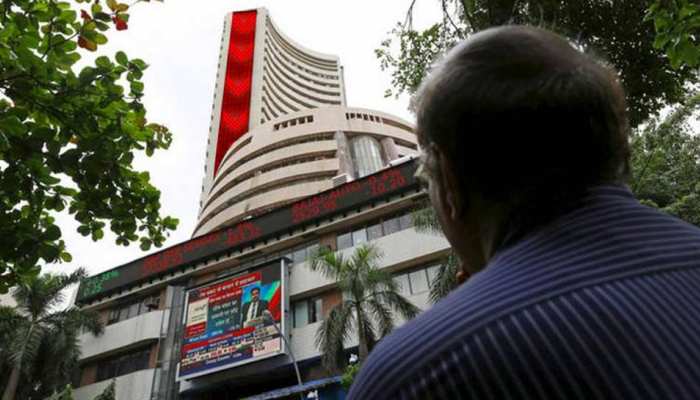 1100 अंकों से अधिक की गिरावट के बाद सुधरा सेंसेक्स, निफ्टी 1100 अंकों से अधिक की गिरावट के बाद सुधरा सेंसेक्स, निफ्टी