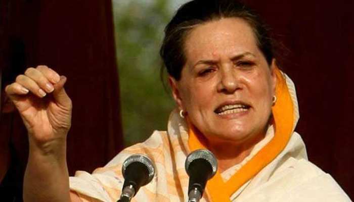 समाज में महिला समानता लाने के लिए मानसिकता में बदलाव लाना महत्वपूर्ण : सोनिया गांधी समाज में महिला समानता लाने के लिए मानसिकता में बदलाव लाना महत्वपूर्ण : सोनिया गांधी