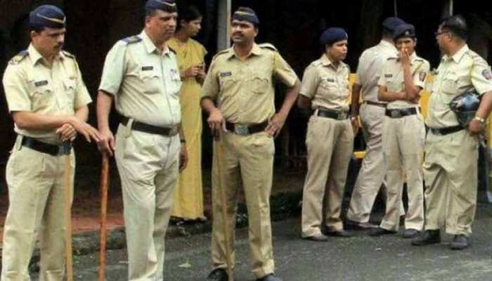 प.बंगाल : दिनाजपुर में हुई झड़प में 2 पूर्व छात्रों की मौत, पुलिस पर मारने का आरोप प.बंगाल : दिनाजपुर में हुई झड़प में 2 पूर्व छात्रों की मौत, पुलिस पर मारने का आरोप