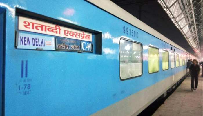 पूर्वांचल के रेल यात्रियों को रेलवे 02 अक्तूबर को देगा बड़ा तोहफा, की जा रही है तैयारी पूर्वांचल के रेल यात्रियों को रेलवे 02 अक्तूबर को देगा बड़ा तोहफा, की जा रही है तैयारी