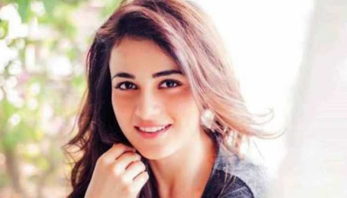 छोटे शहर की लड़कियों से प्रभावित हुई 'पटाखा' गर्ल राधिका मदान, कहा कुछ ऐसा छोटे शहर की लड़कियों से प्रभावित हुई 'पटाखा' गर्ल राधिका मदान, कहा कुछ ऐसा