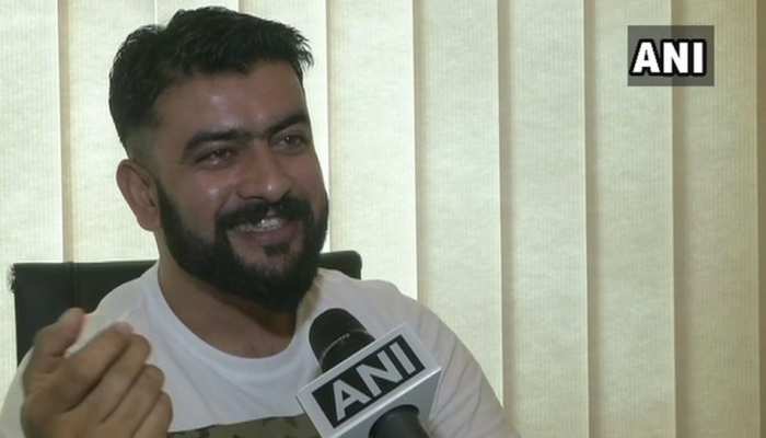 भारत का राष्ट्रगान गुनगुनाने वाले आदिल ताज बोले, 'मेरी ओर से शांति का एक छोटा सा प्रयास था' भारत का राष्ट्रगान गुनगुनाने वाले आदिल ताज बोले, 'मेरी ओर से शांति का एक छोटा सा प्रयास था'
