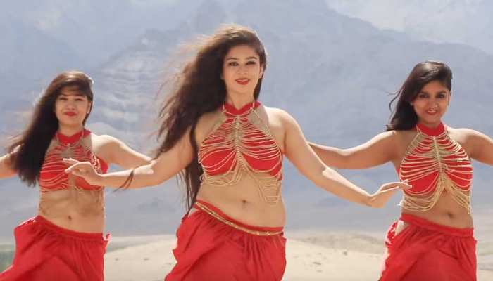VIDEO: धमाल मचा रहा इन लड़कियों का डांस, 'पद्मावत' के गाने पर ऐसे मचाया धूम VIDEO: धमाल मचा रहा इन लड़कियों का डांस, 'पद्मावत' के गाने पर ऐसे मचाया धूम
