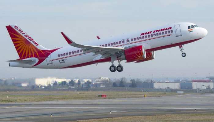 पायलट ने यात्रियों की जान लगाई दांव पर, विमान को लगवाया 10,000 फुट का गोता पायलट ने यात्रियों की जान लगाई दांव पर, विमान को लगवाया 10,000 फुट का गोता