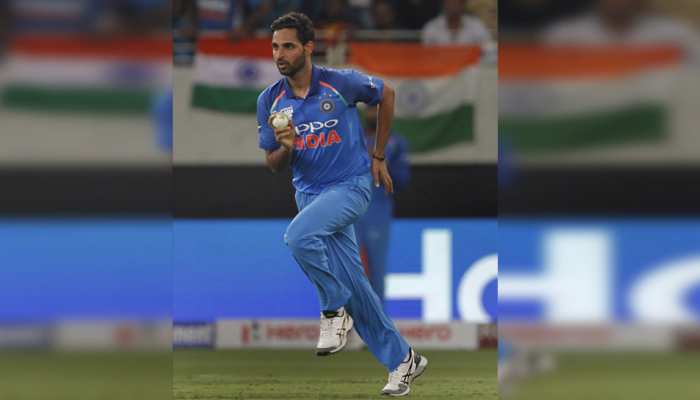 INDvsPAK: भुवी के इस ओवर ने बढ़ा दी थीं टीम इंडिया के फैंस की धड़कनें INDvsPAK: भुवी के इस ओवर ने बढ़ा दी थीं टीम इंडिया के फैंस की धड़कनें