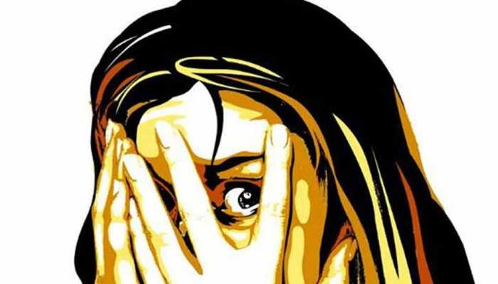 करीमगंज में महिला को निर्वस्त्र कर पीटने के मामले में चार को जेल भेजा गया करीमगंज में महिला को निर्वस्त्र कर पीटने के मामले में चार को जेल भेजा गया