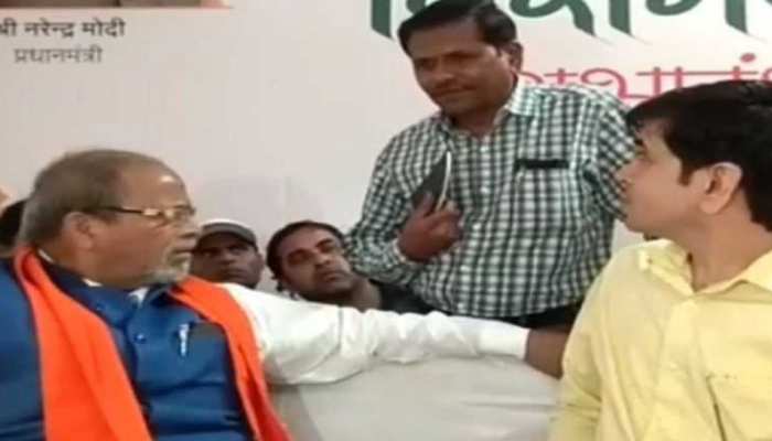 भूमिपूजन में न बुलाए जाने पर भड़के मंत्री पारस जैन, इंजीनियर से बोले- मंत्री बनना है क्या? भूमिपूजन में न बुलाए जाने पर भड़के मंत्री पारस जैन, इंजीनियर से बोले- मंत्री बनना है क्या?