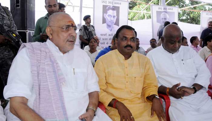 नवादा सांसद ने बदला अपना नाम, अब कहलाएंगे 'शाण्डिल्य गिरिराज सिंह' नवादा सांसद ने बदला अपना नाम, अब कहलाएंगे 'शाण्डिल्य गिरिराज सिंह'