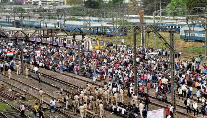 आदिवासियों का 'रेल रोको' प्रदर्शन खत्म, खड़गपुर रेल खंड पर ट्रेनों की आवाजाही शुरू आदिवासियों का 'रेल रोको' प्रदर्शन खत्म, खड़गपुर रेल खंड पर ट्रेनों की आवाजाही शुरू