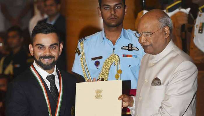 विराट कोहली बने देश के 35वें ‘खेल रत्न’, यह अवॉर्ड जीतने वाले तीसरे क्रिकेटर विराट कोहली बने देश के 35वें ‘खेल रत्न’, यह अवॉर्ड जीतने वाले तीसरे क्रिकेटर